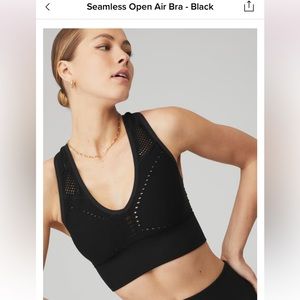 All Seamless Open Air Bra in Black size Medium
